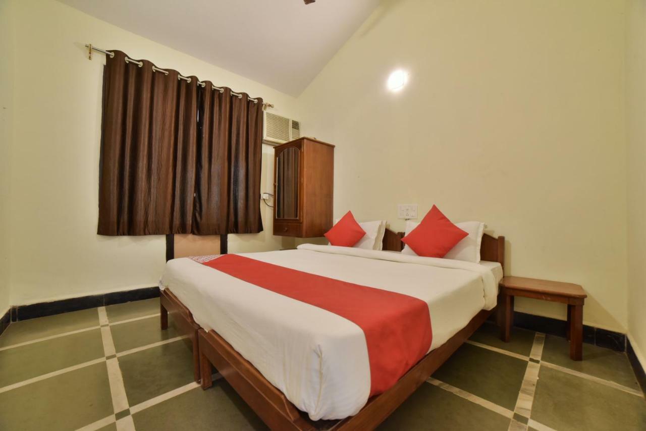 Big Daddy'S Inn Candolim Buitenkant foto