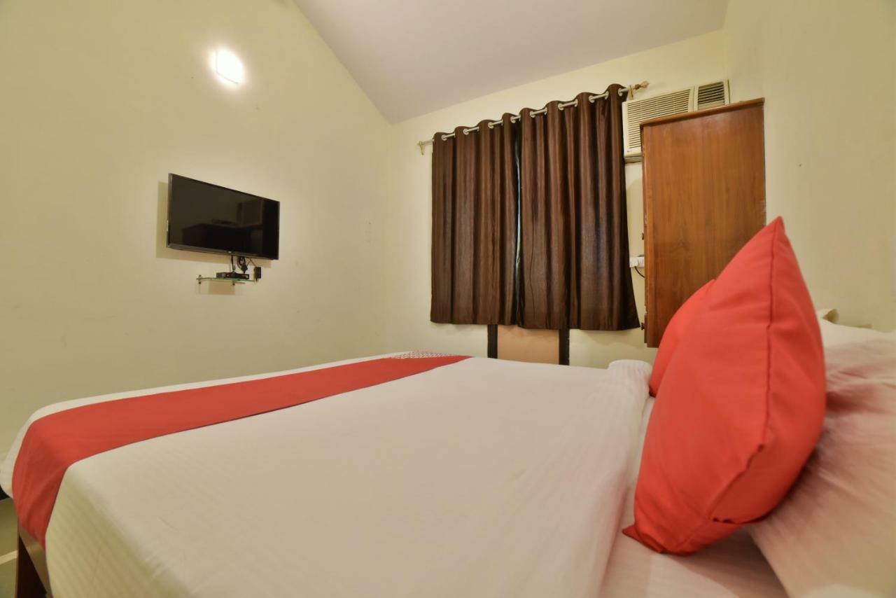 Big Daddy'S Inn Candolim Buitenkant foto
