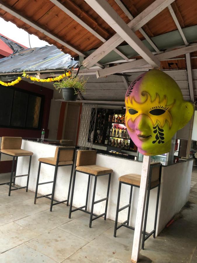 Big Daddy'S Inn Candolim Buitenkant foto