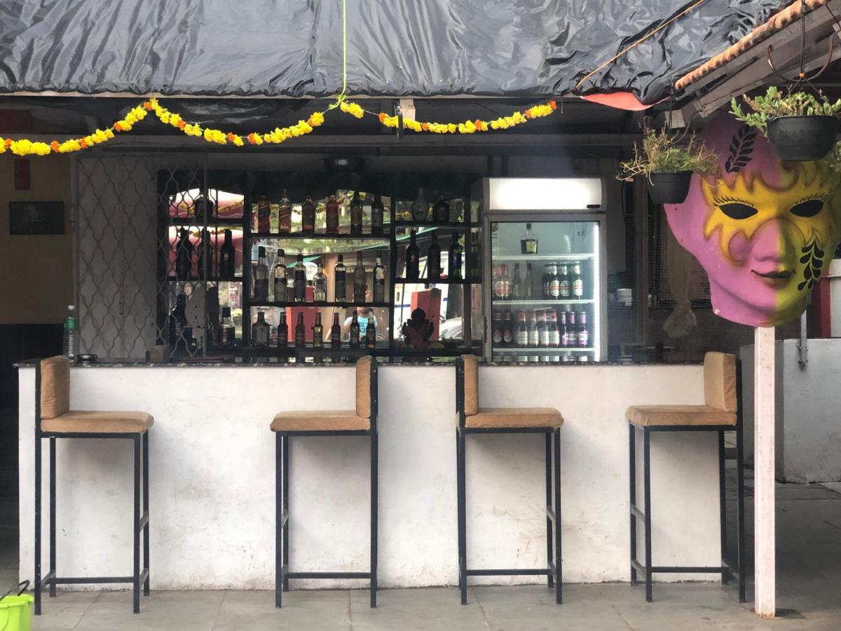 Big Daddy'S Inn Candolim Buitenkant foto