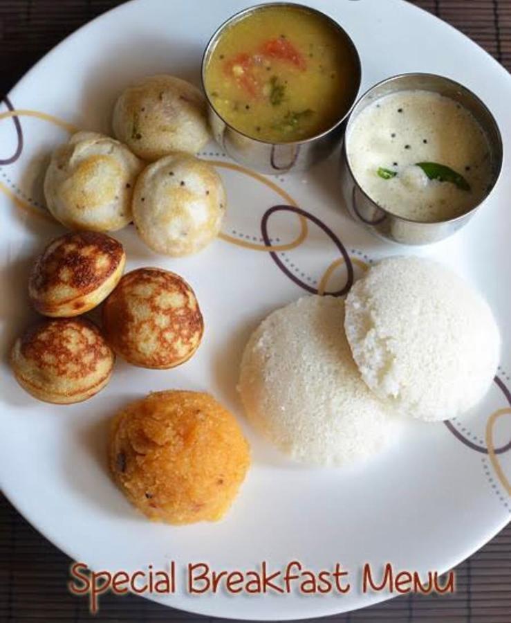 Big Daddy'S Inn Candolim Buitenkant foto